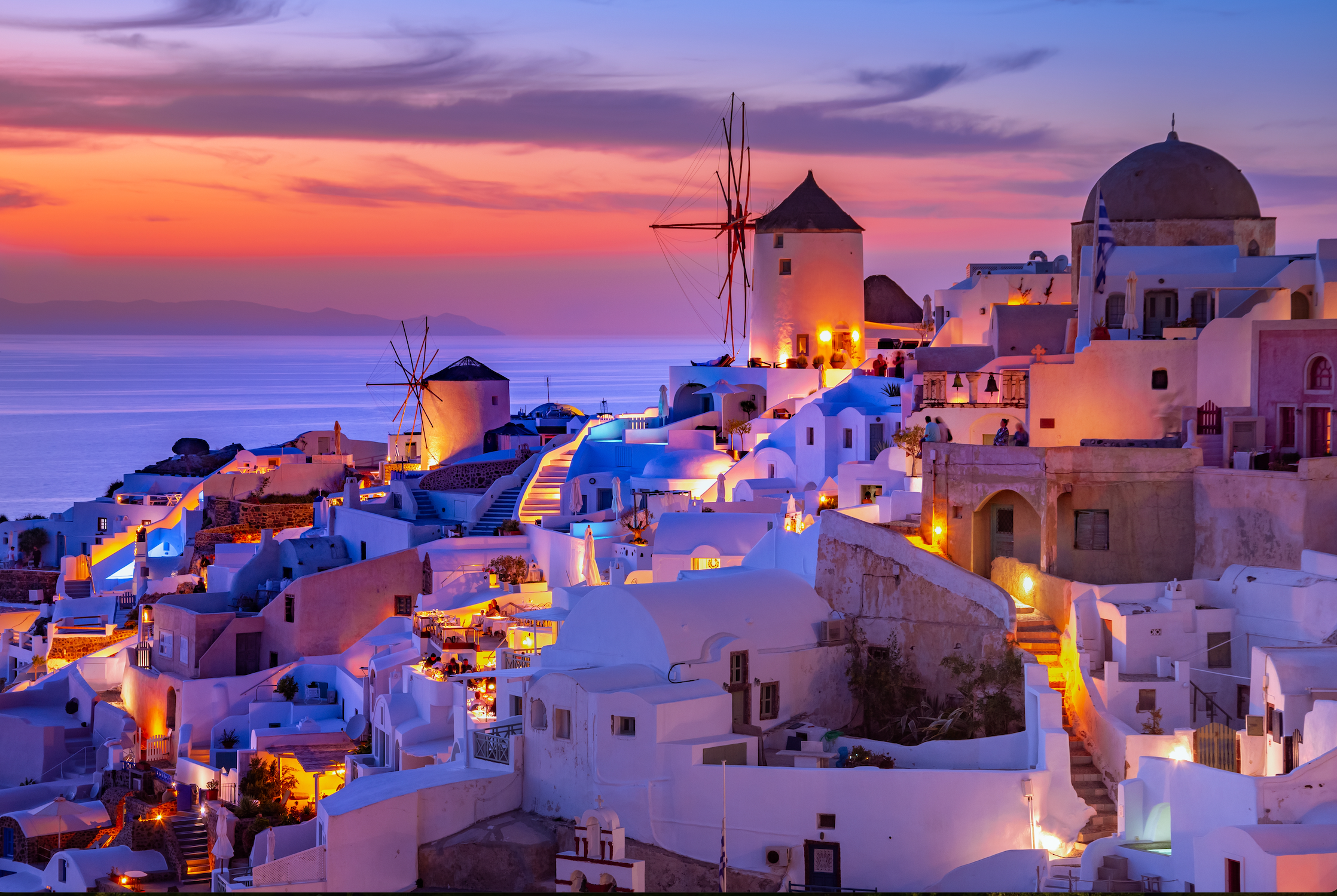 Witness Santorinis sunset