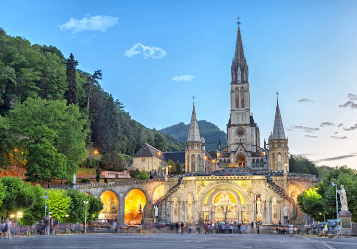 Mass in Lourdes given by the pope