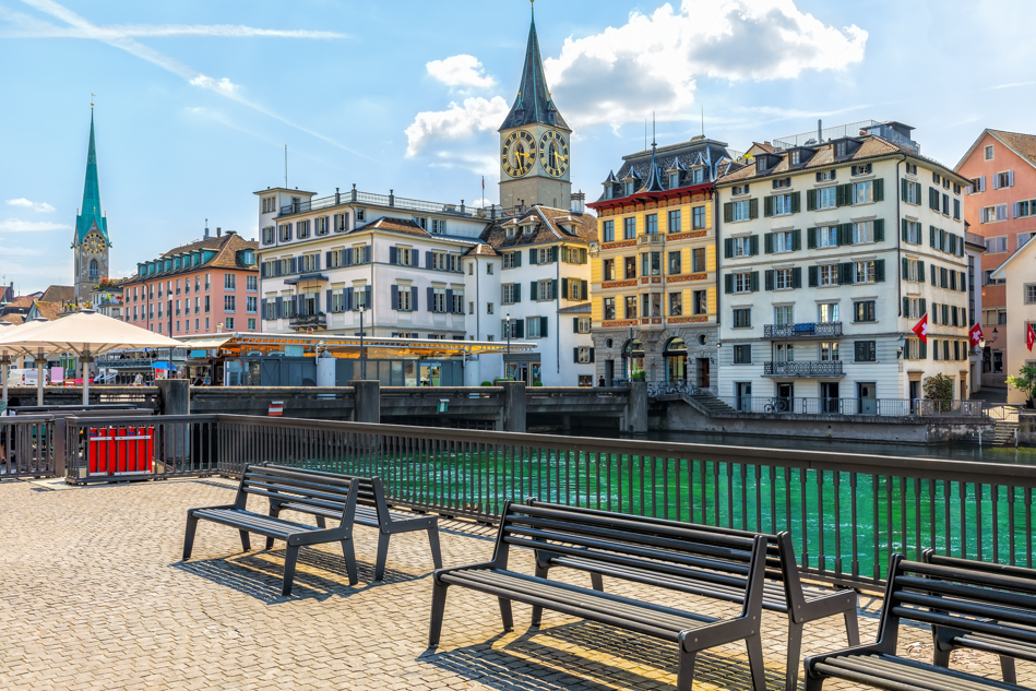 Zurich Walking Tour with Cruise