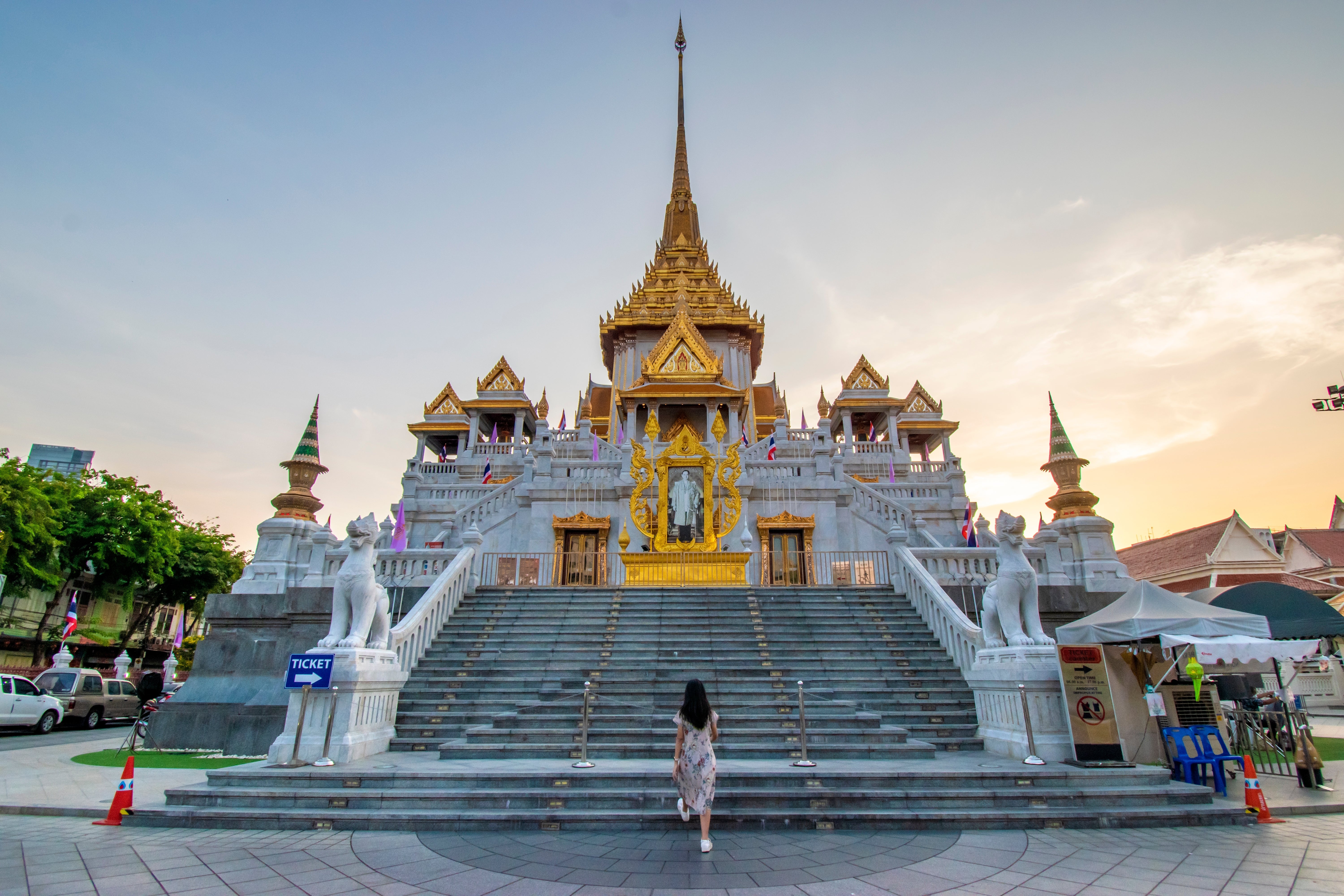 Wat Traimit Temple